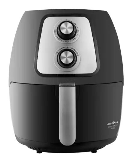 Fritadeira elétrica Air Fryer Britânia de 4 litros na cor preta, vista frontalmente com dois botões seletores prateados no painel superior.