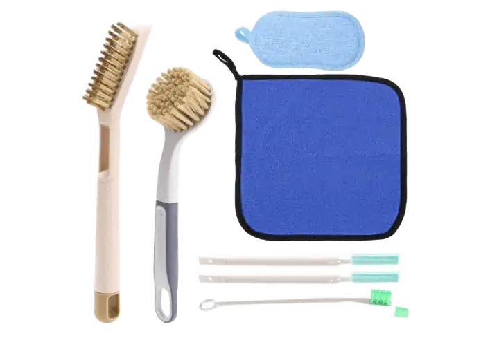 Kit de limpeza para air fryer com escovas de cerdas, pano microfibra e escovinhas de precisão.