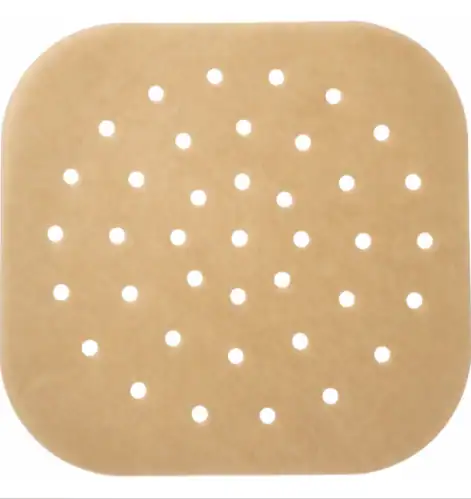Papel manteiga descartável e perfurado de formato quadrado para fritadeira elétrica (air fryer).